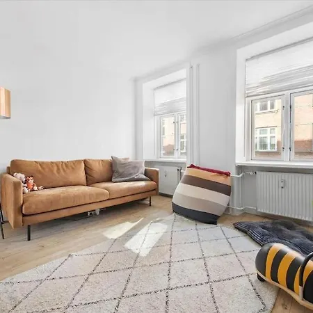 Full - 4 Min To Downtown